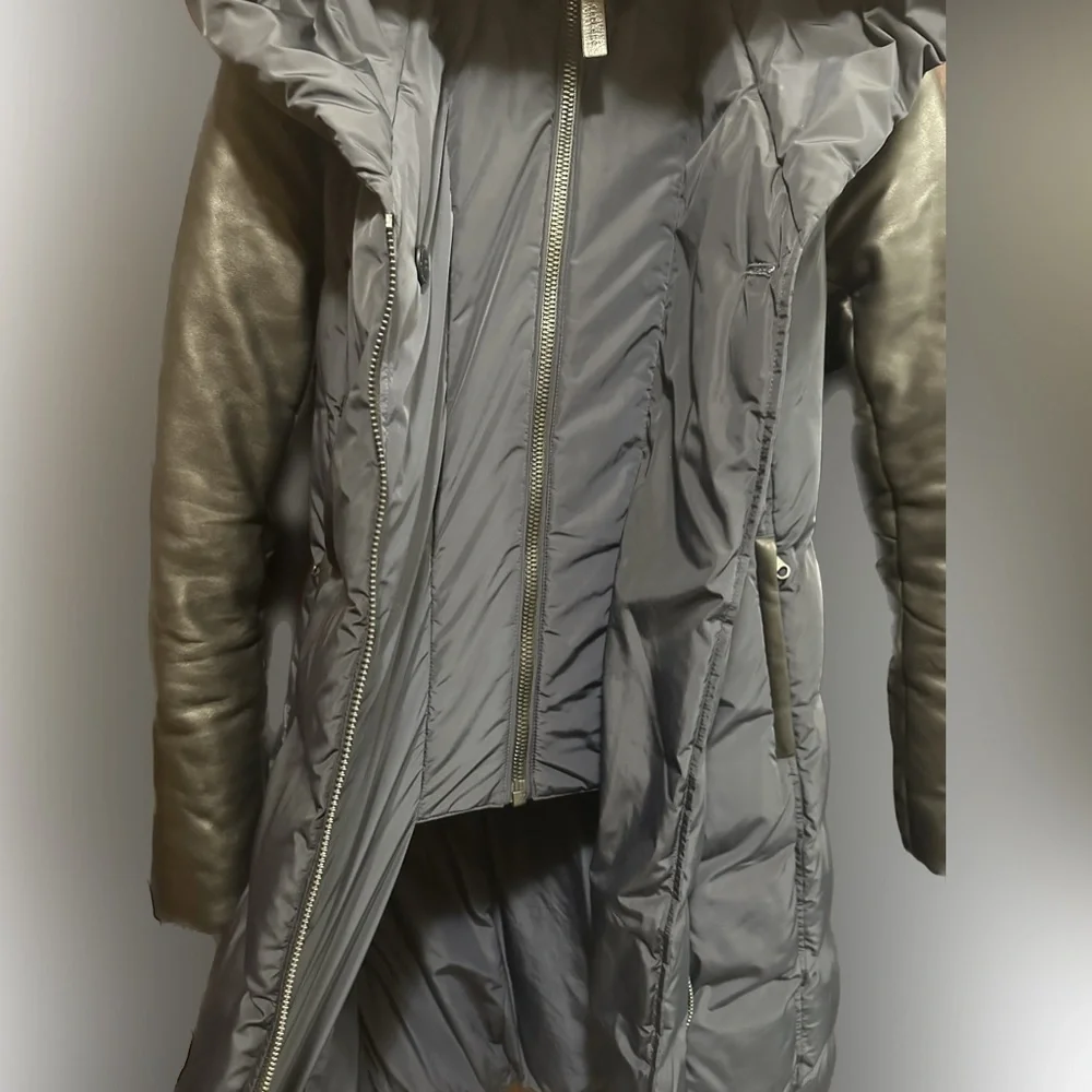 Mackage Leather Sleeves Navy Blue/Black PUFFER Jacket Size XS EUC - Picture 3 of 15